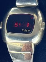 Belle montre années 70 PULSAR pl or 80 mu entièrement.