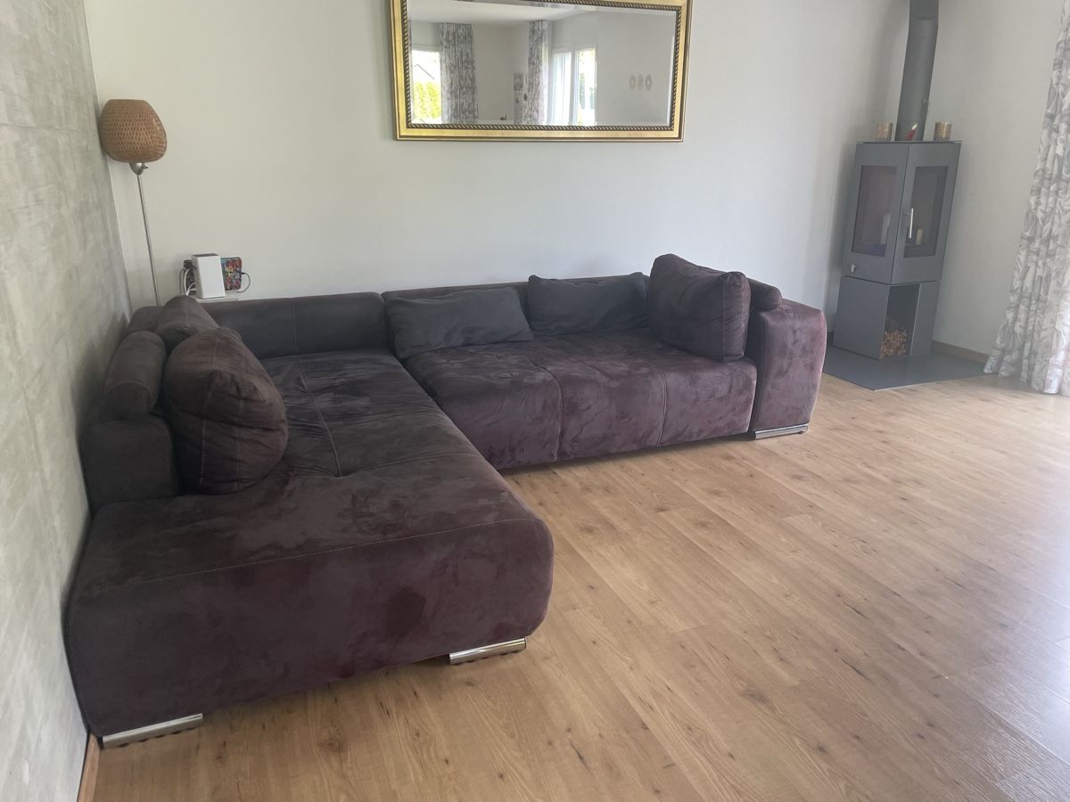 Sofas: Modernes Ecksofa in edlem Dunkelbraun/Aubergine – Gebraucht aus Hofstetten ZH von Pinopistola 1