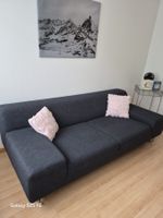 Sofa in der Farbe Anthrazit
