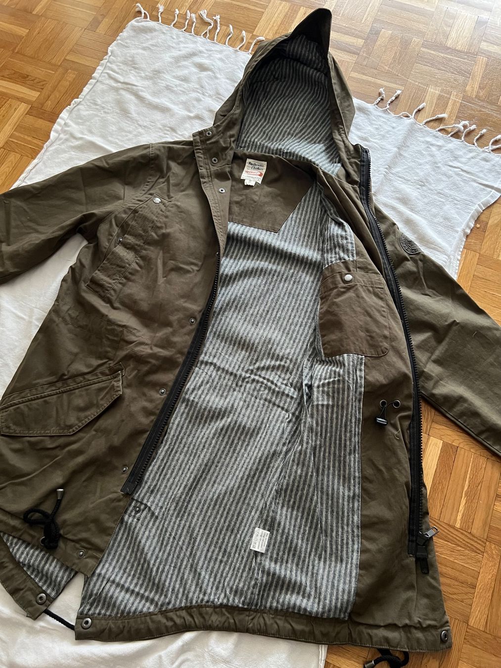 Cappotti: Parka mit div Taschen. Neu Grösse S – Nuovo e nell'imballaggio originale da Thun venduto da ersteigern 2