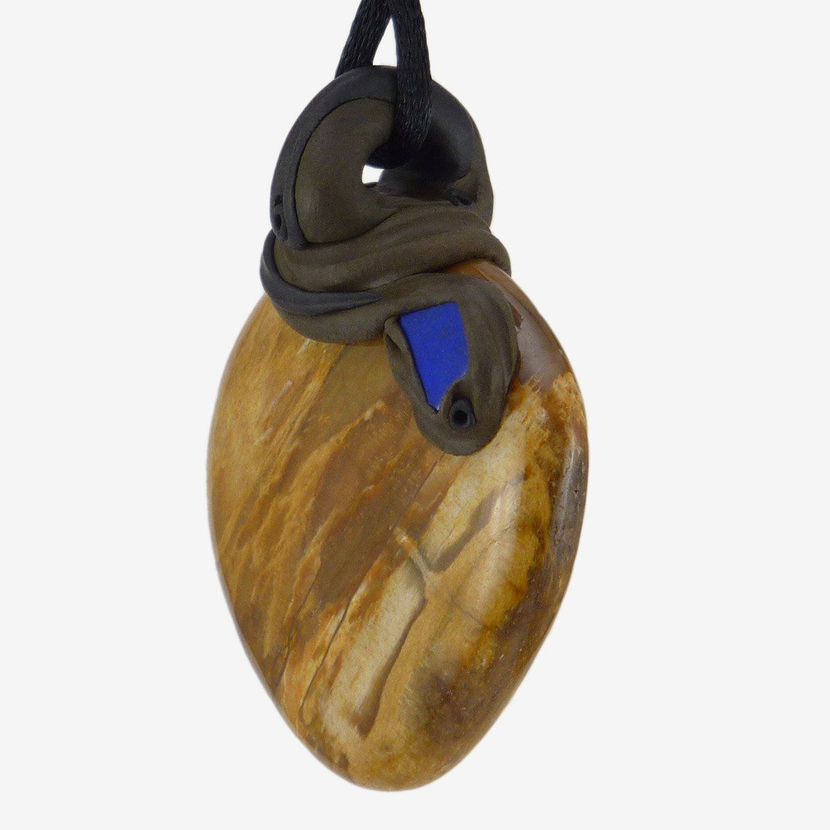 Minerali & Pietre curative: Versteinertes Holz als Steinanhänger mit Lapislazuli – Nuovo e nell'imballaggio originale da Meilen venduto da Kaleidoskopia 1