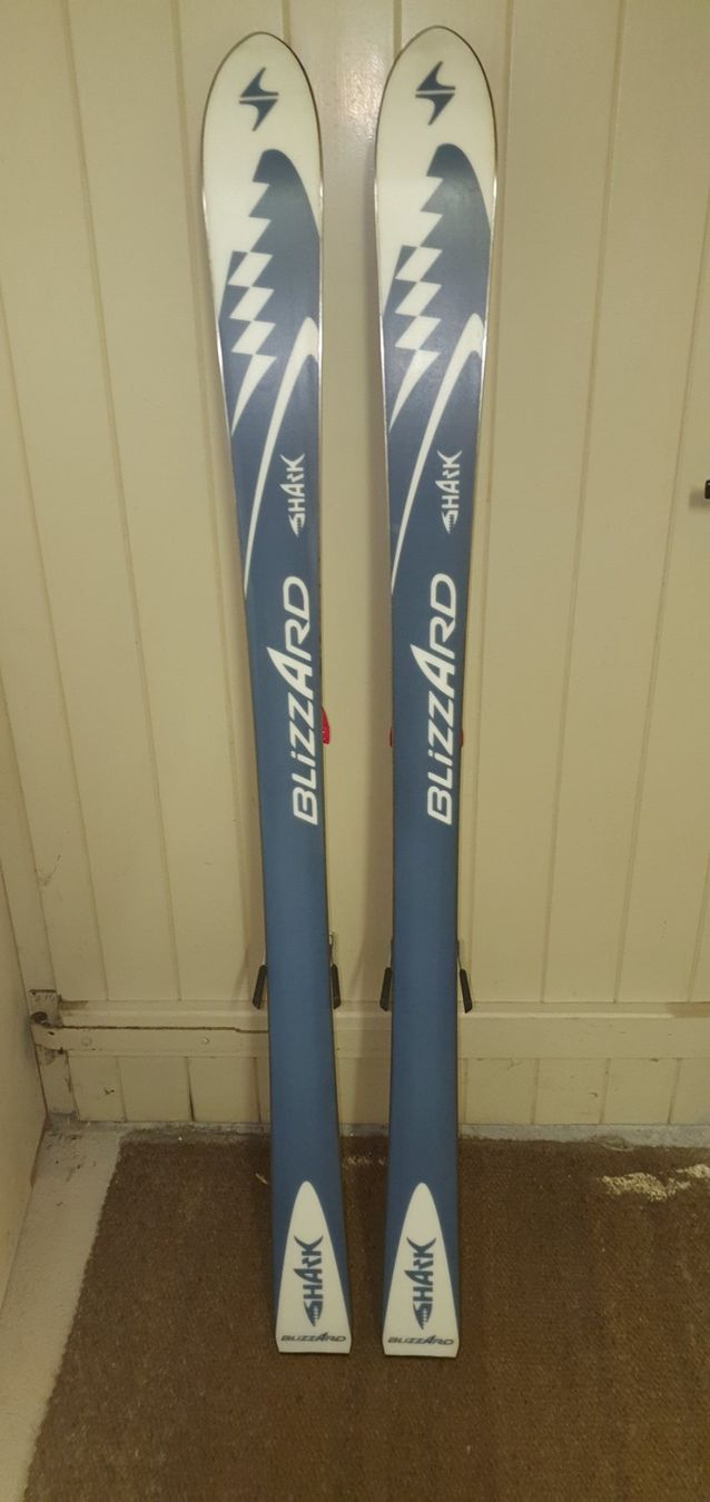 Blizzard Sci: BLIZZARD SHARK 145CM NEU – Usato da Burgdorf venduto da schlange034 2