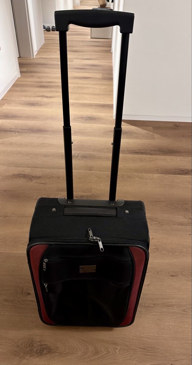 Valigie: Rollkoffer schwarz rot klein gebraucht – Usato da Goldach venduto da Currnet 4