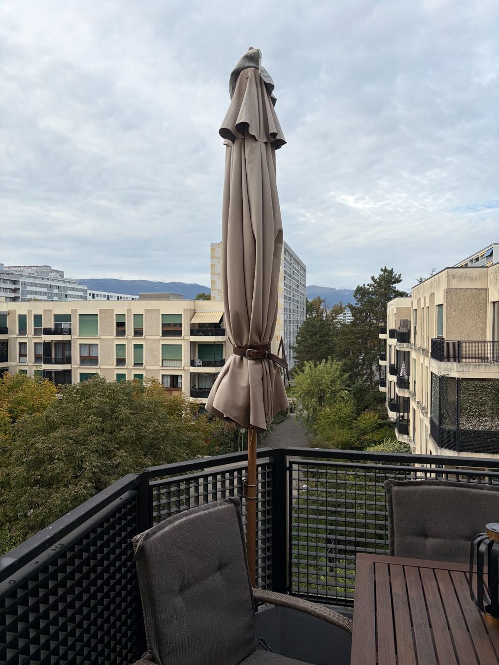 Set di tavolo e panche: Meubles terrasse – Usato da Onex venduto da fbellocpuntocom 4