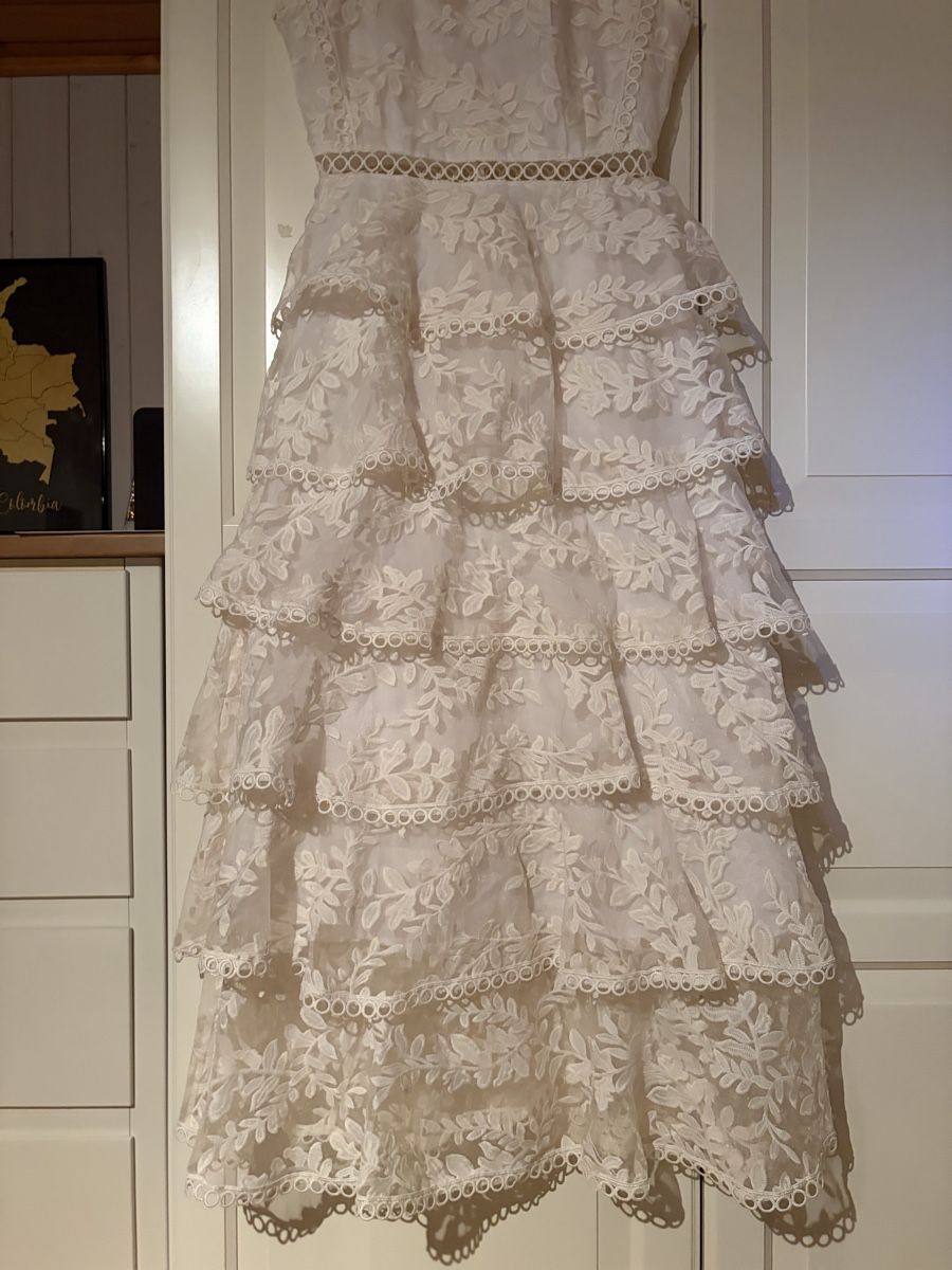 Vestiti: Elegant Embroidery Midi Dress – Usato da St.Josefen venduto da lop_lh8d 3