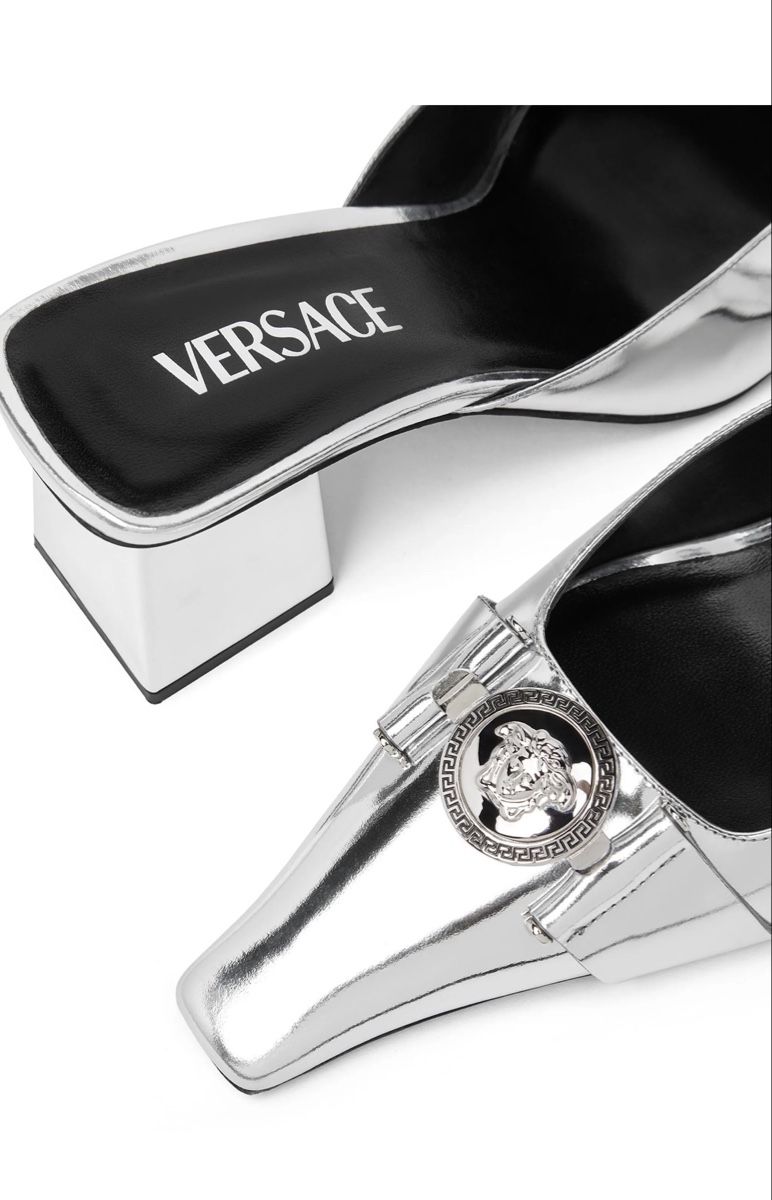 Versace Chaussures femmes: Versace Mules Silber Grösse 39 neuwertig – Neuf (Voir description) à Wilen b. Wollerau par lia_9v87 1