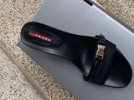 Prada Sandalen Schwarz Grösse 38.5, neuwertig