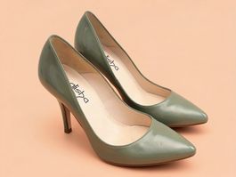 Damen Pumps aus Lackleder Olivgrün Gr 36, guter Zustand