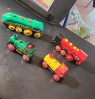 Schöne Holzeisenbahn mit viel Zubehör