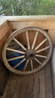 Altes Wagenrad (Kutschenrad) Holz mit Metallrand Dekoration