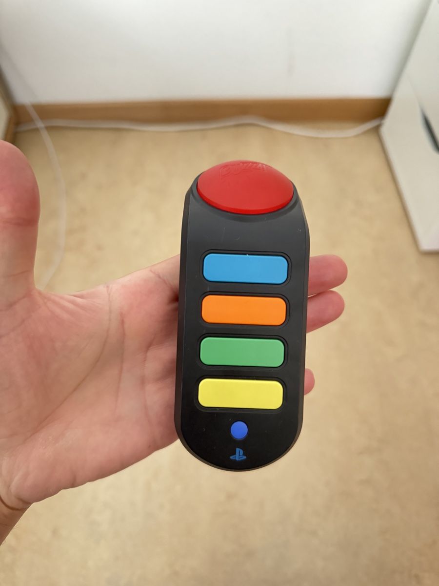 Controller: Playstation Original Wireless Buzzer Controller – Usato da Zürich venduto da swiss.tech
