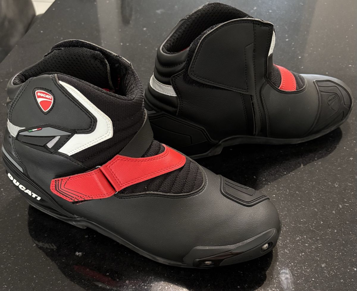Ducati Kleiderpakete: Ducati Lederkombi, Jacke, Hose, Schuhe und Pullover/Jacke – Neu (gemäss Beschreibung) aus Steffisburg von gio_w2pf 7