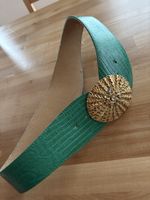 Grüner Leder Gurt mit gold fsrbiger Schnalle mit Strass