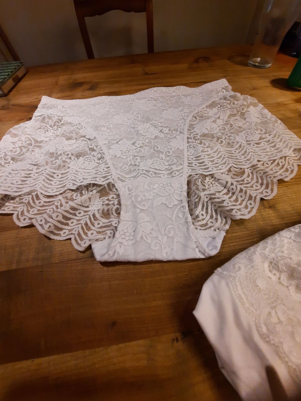 Autres dessous: 2  wunderschöne Spitzenslip 44/46 – Neuf (Voir description) à Busswil BE par balu37 1