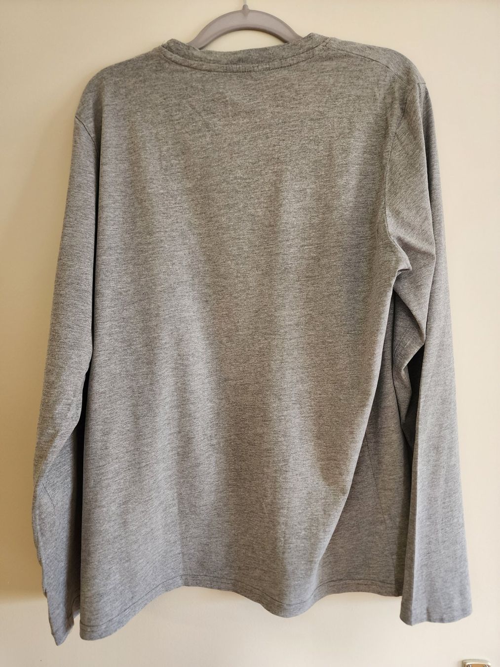 T-shirt: Langarmshirt Grau L – Usato da Steinmaur venduto da rica_silva 1