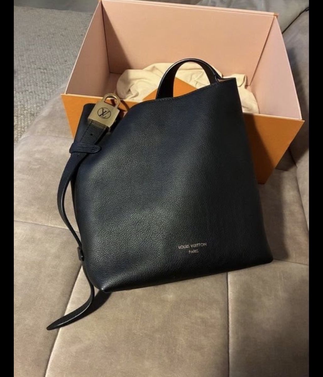 Louis Vuitton Taschen für Damen: Louis Vuitton Key Hobo PM – Neu (gemäss Beschreibung) aus Gelterkinden von Sissacherli 1
