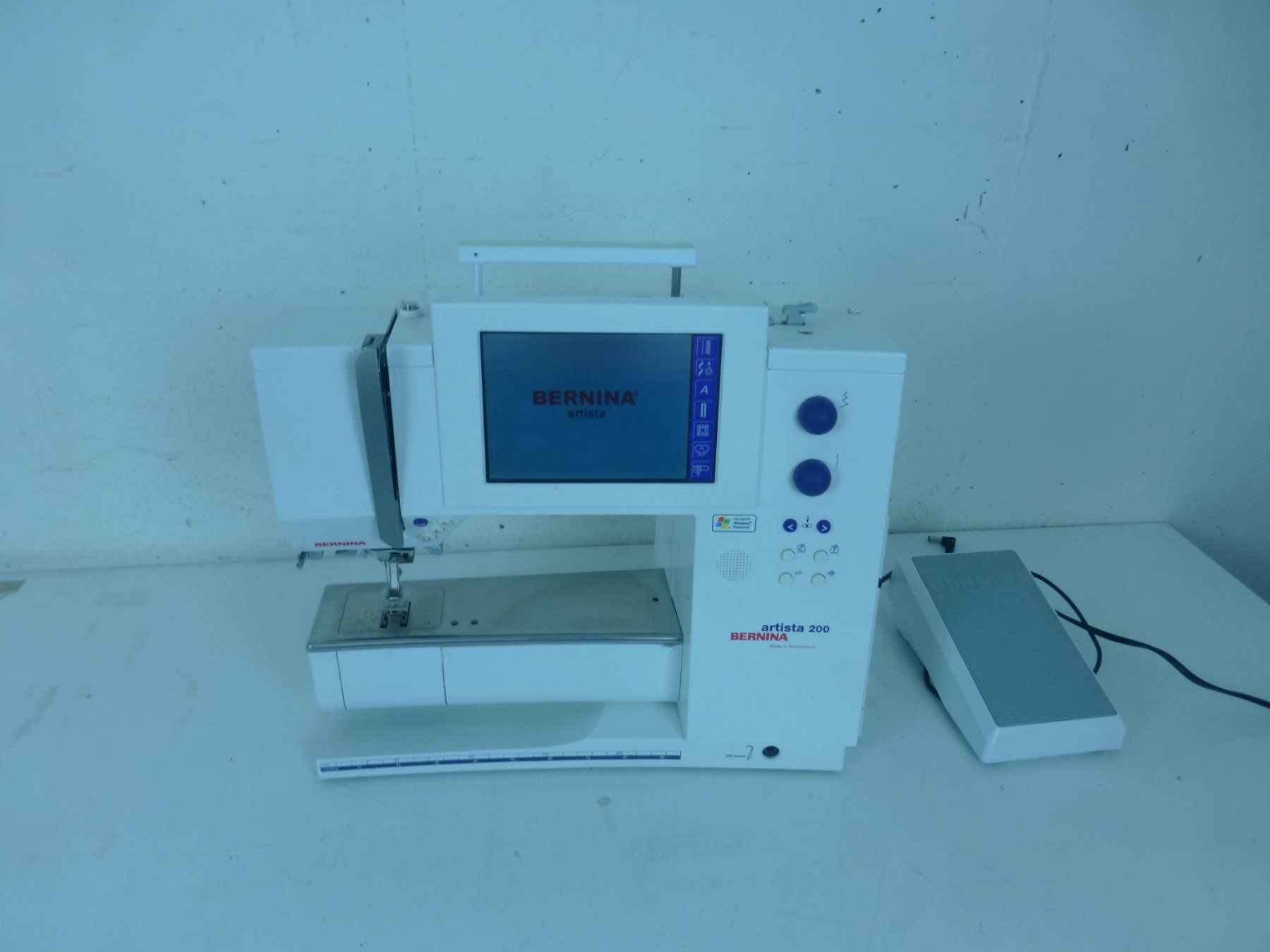 Bernina Macchine da cucire: Bernina Artista 200 – Usato da Fahrweid venduto da ekv