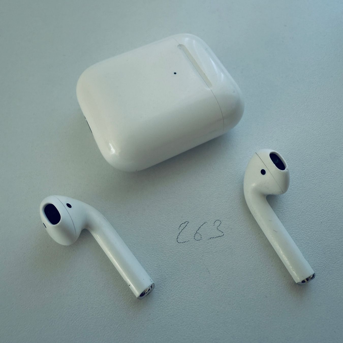 Apple Cuffie: Original Apple AirPods 2 Gen. Kopfhörer mit QI Wireless Case – Usato da Basel venduto da MY.AIRPODS.SHOP 3
