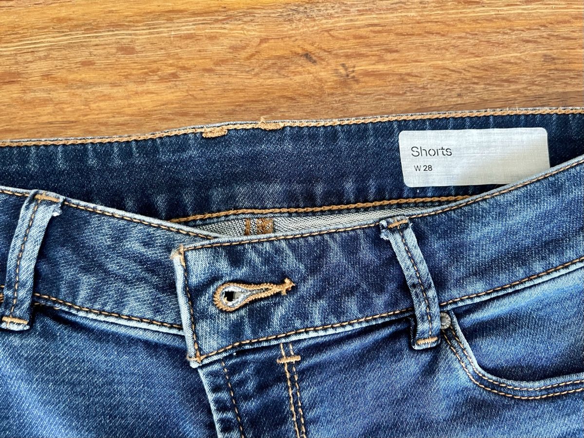 Pantaloni: coole Jeansshorts Gr. 28 – Usato da Buchrain venduto da Sunny026 1