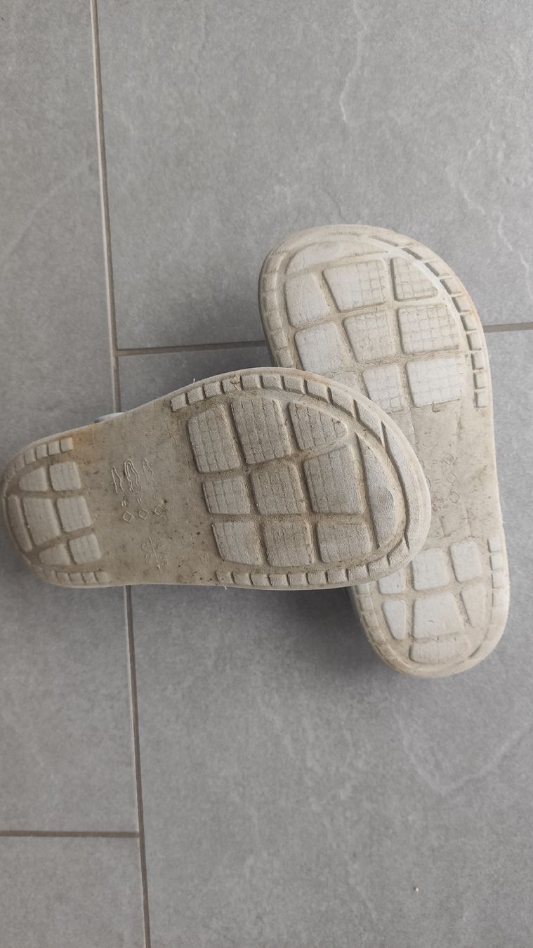 Scarpe da uomo: Graue Crocsimitate Gr 34/35 – Usato da Riehen venduto da India13 1
