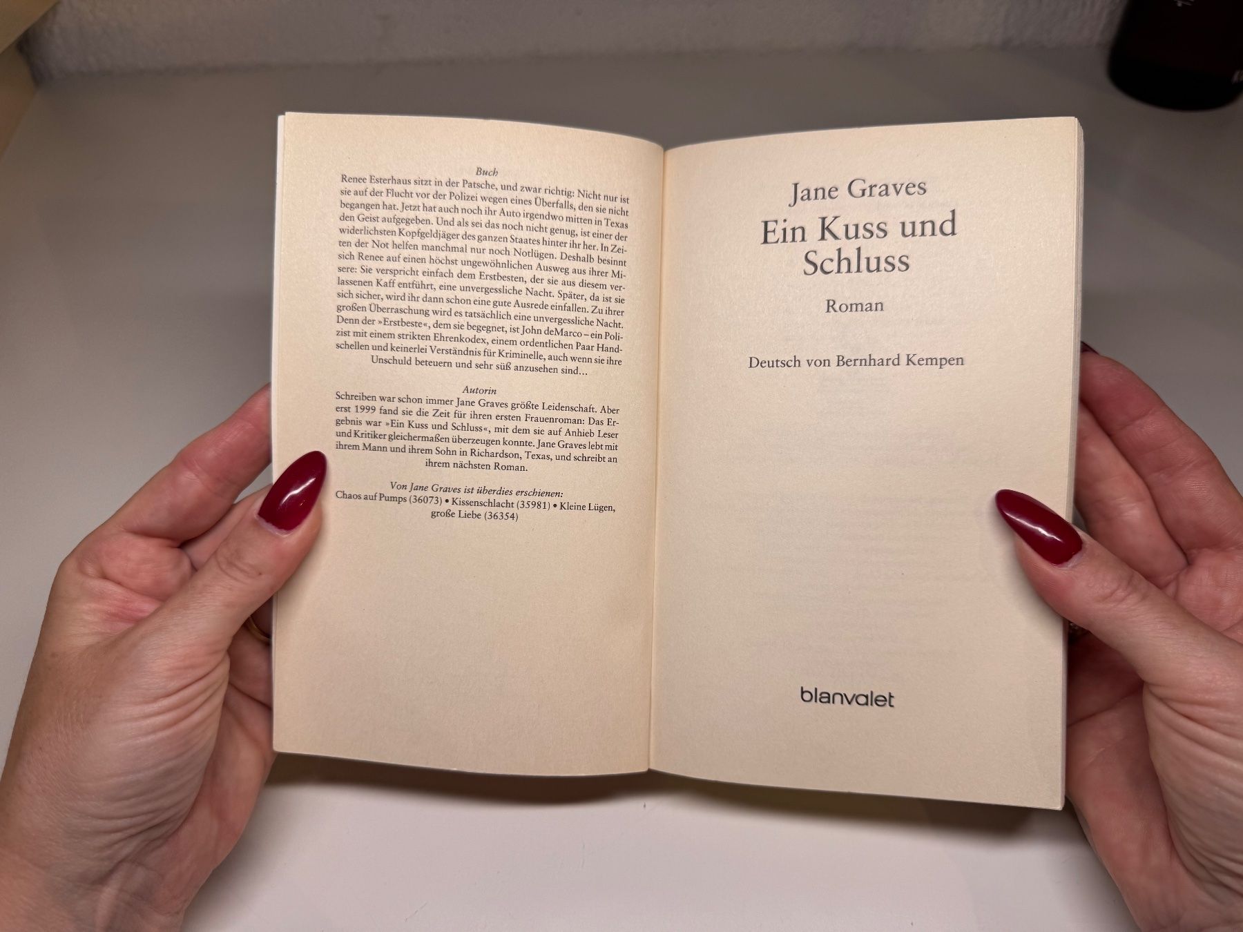 Libri: ROMAN: Jane Graves, Ein Kuss und Schluss – Usato da Grosswangen venduto da Deutsche_Romane 2
