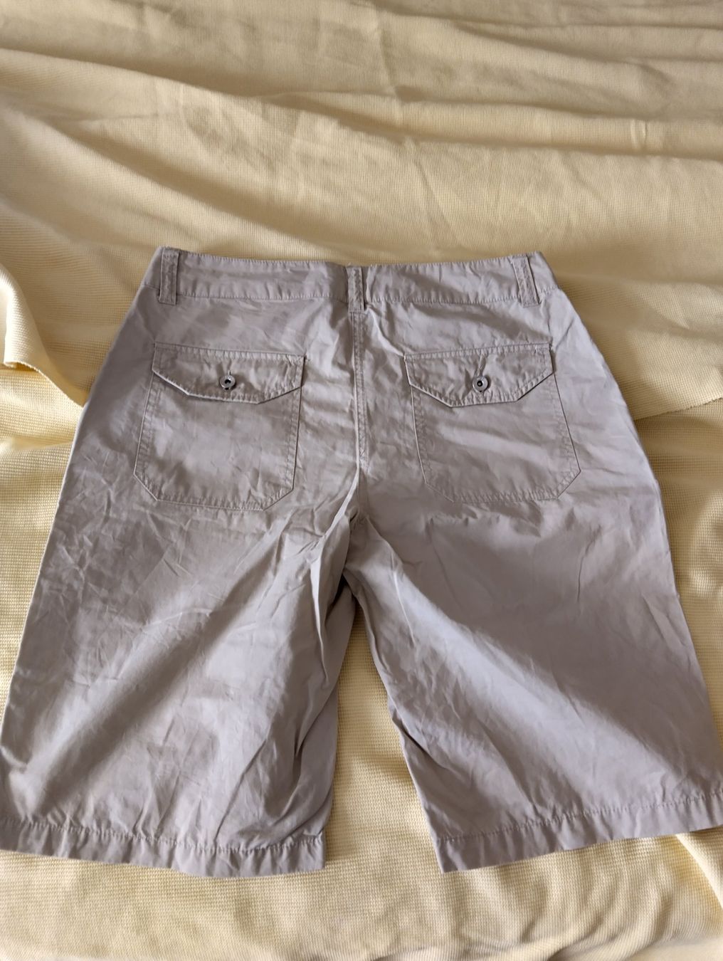 Pantaloni: hübsche beige Sommer-Shorts, Marke JOY – Usato da Hausen am Albis venduto da Adiwettstein 3