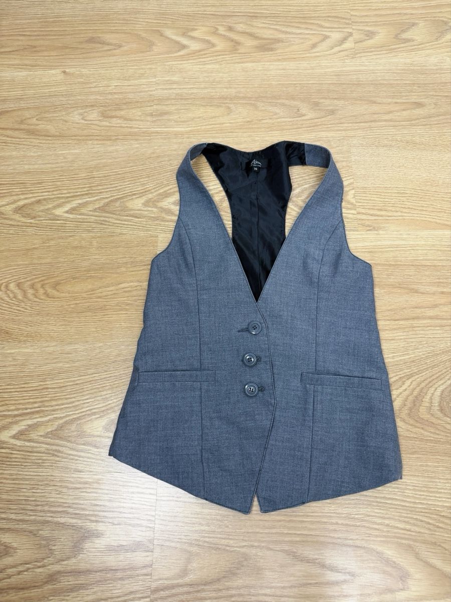 Gilet & Giacche senza maniche: Women's Grey Vest Size 36  – Usato da Knonau venduto da Grapesvintage 1