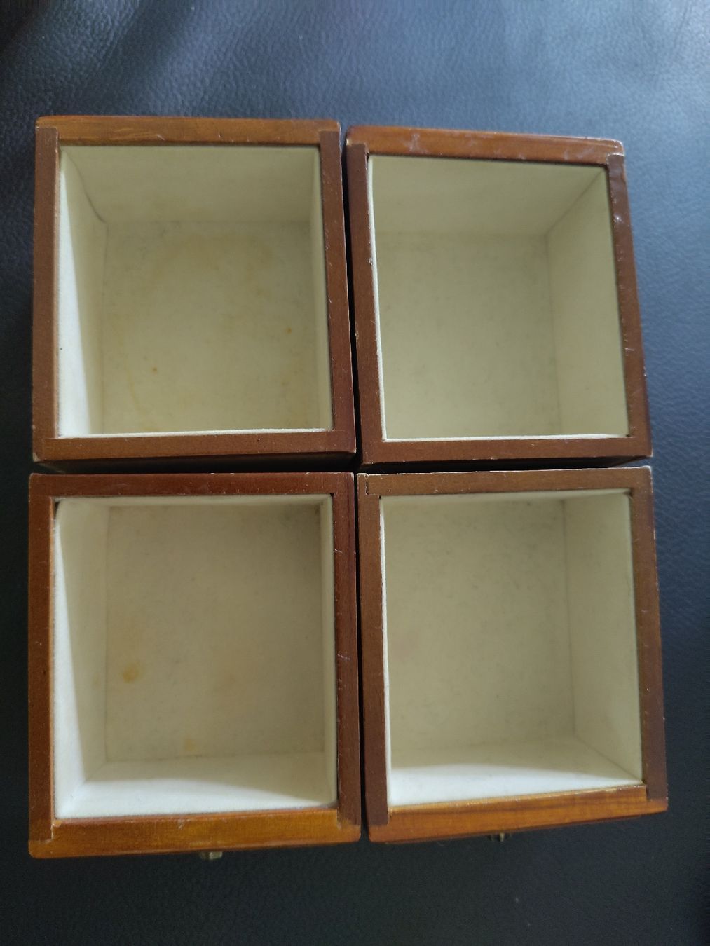 Articoli in legno: Schmuckkästchen mit vier Schubladen gebraucht – Usato da Oberwil BL venduto da Millennial_Geek 2