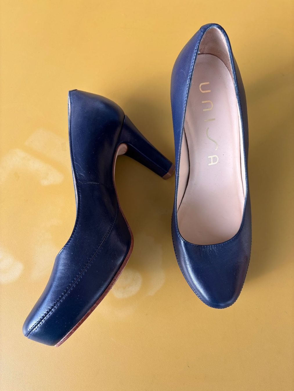 Unisa Scarpe da donna: UNISA dunkelblaue Pumps Gr. 36 – Usato da Zürich venduto da missmodernage