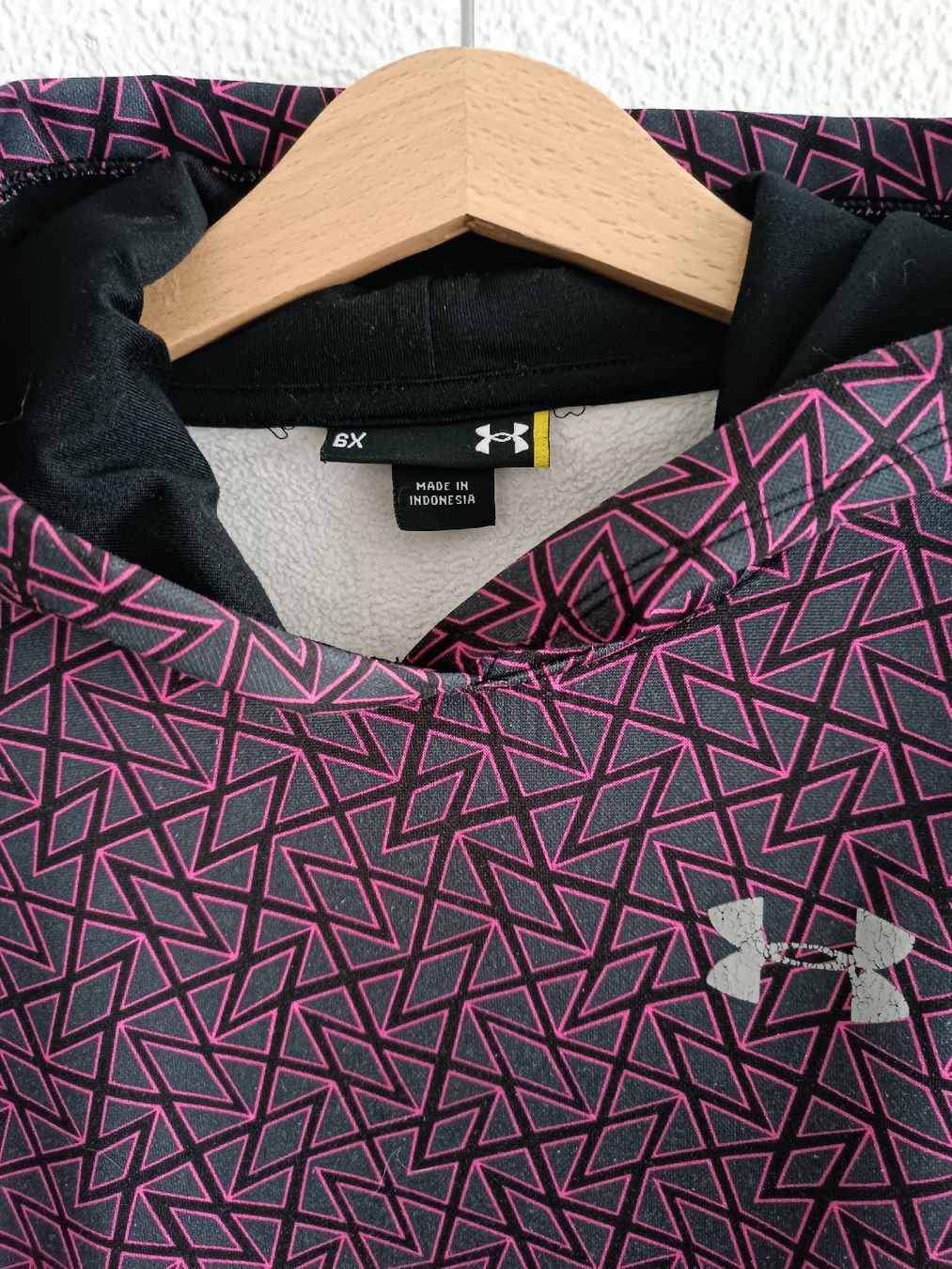 Under Armour Maglioni & Felpe: Pullover Gr 116/122 Under Armour / Sport  – Usato da Binz venduto da julijuli 5