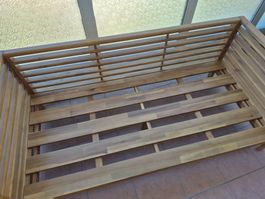 Garten-Sofa aus Holz – in sehr gutem Zustand