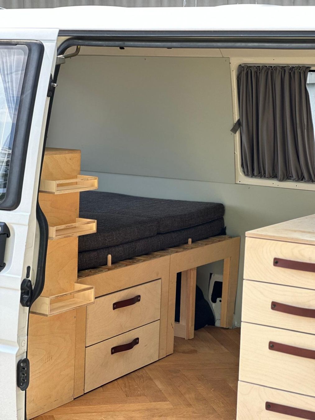 VW Veicoli da campeggio: VW Transporter T4 TDI Weiss Camper – Usato da Steinach venduto da GTI007 4