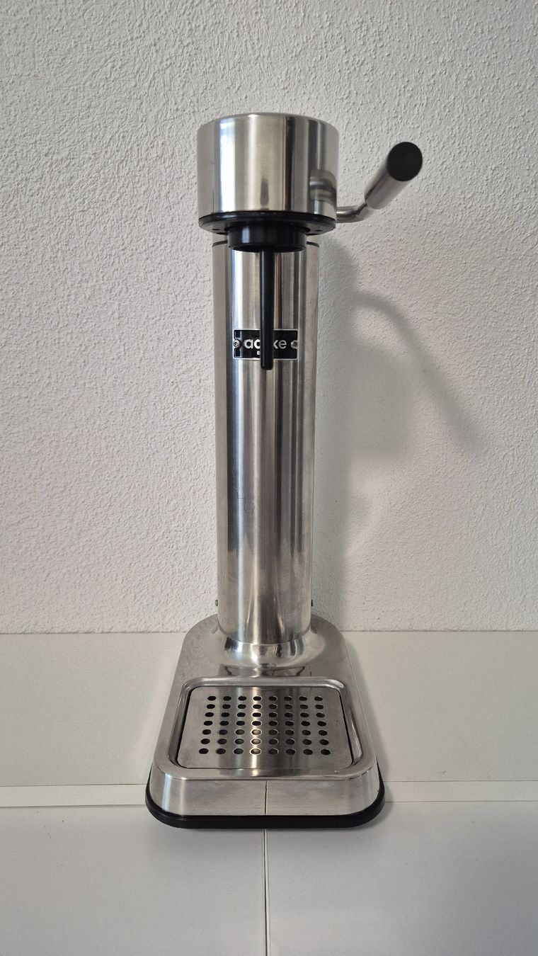 Aarke Elettrodomestici da cucina: AARKE Carbonator II Wassersprudler Silber – Usato da Dübendorf venduto da digital_bath 1