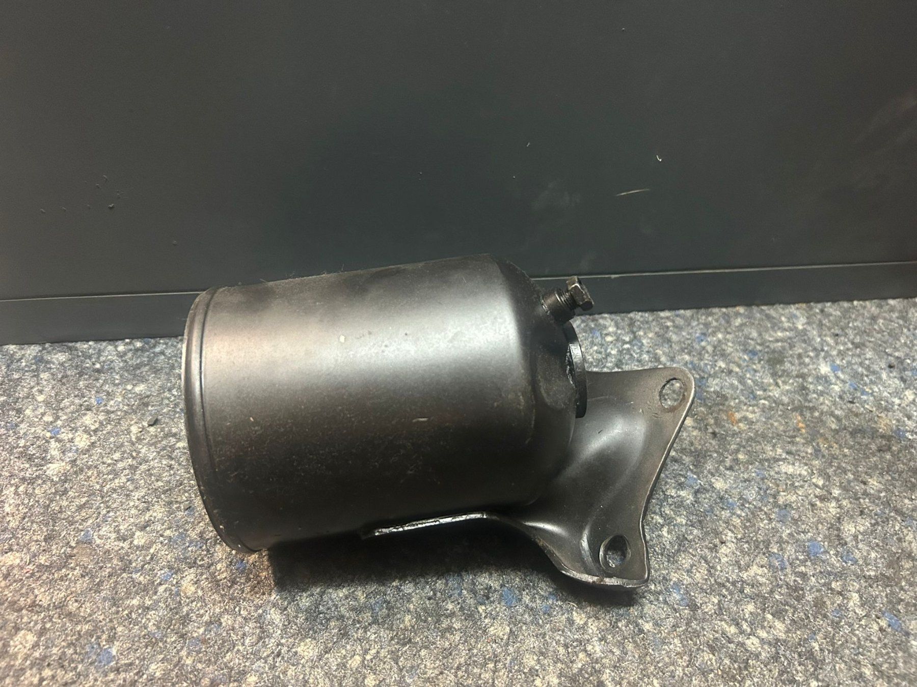 Ford Tutti pezzi di ricambio auto: Occ. Ölfilter Gehäuse Ford V8 Flathead – Usato da Niederdorf venduto da St170 4