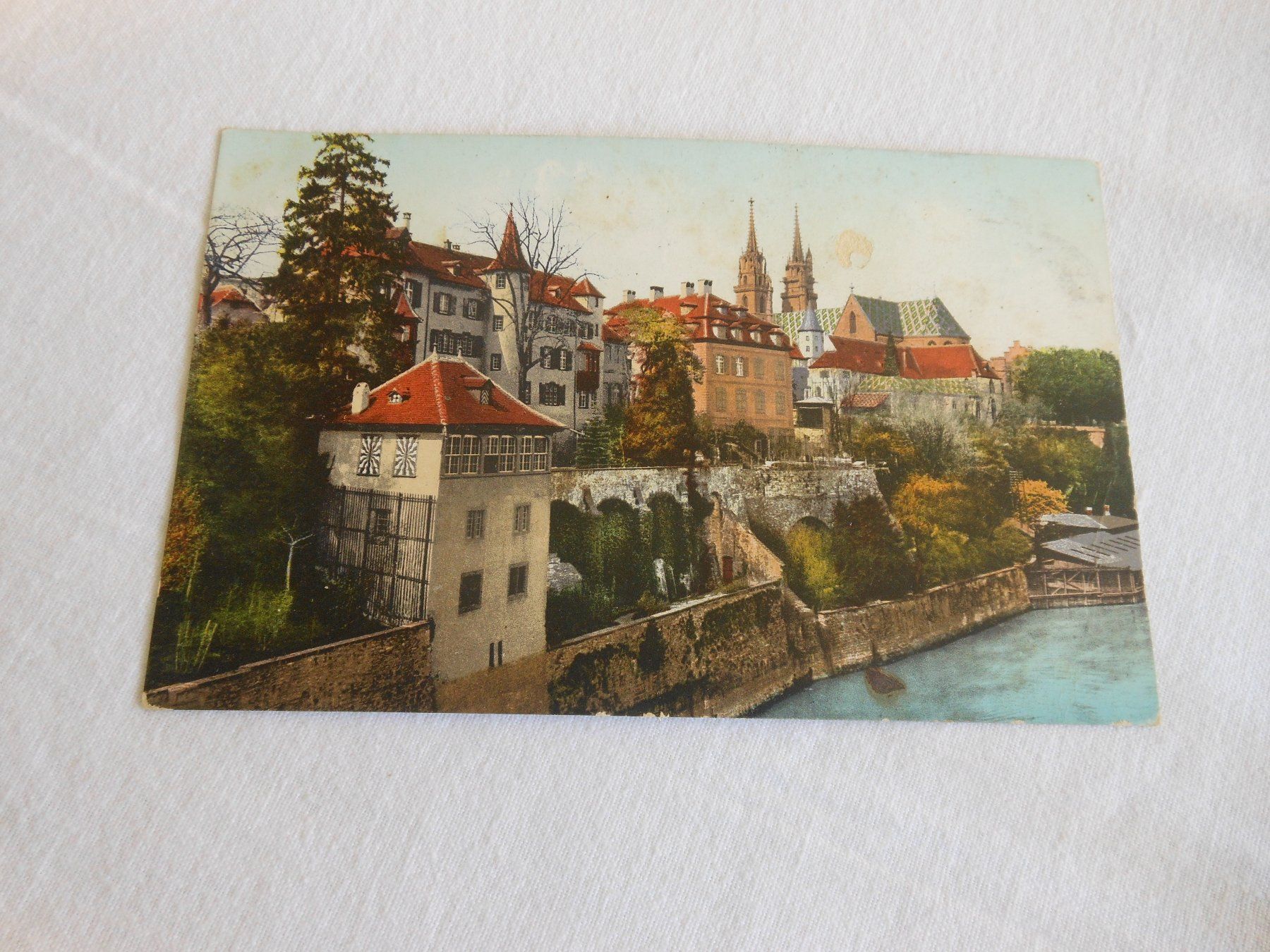 Cartoline postali: Ansichtskarte Basel Münster, mit Deutschritergarten – Usato da Stäfa venduto da Espressa