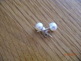 Ohrenstecker aus Zuchtperle weiss 4 mm