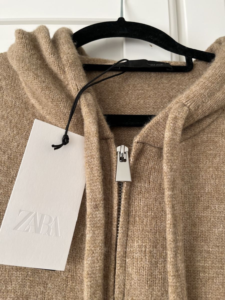 Zara Maglioni & Felpe: Knit zip hoodie – Nuovo e nell'imballaggio originale da Allschwil venduto da eyl_bb8q 3