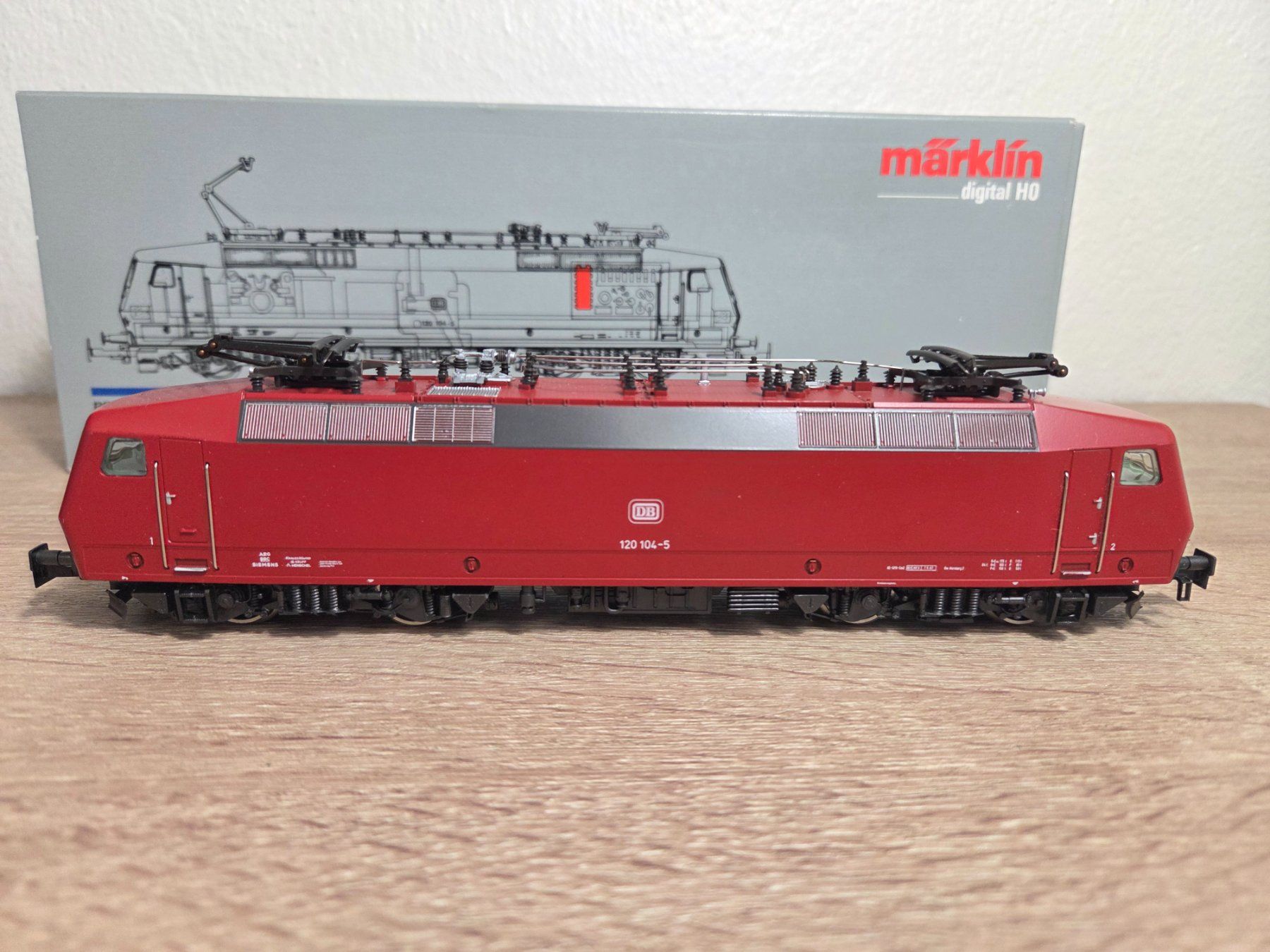 Märklin Modellini di ferrovie: Märklin 3654 E-Lok BR 120 DB Digital H0 – Usato da St-Aubin-Sauges venduto da Lo_Go