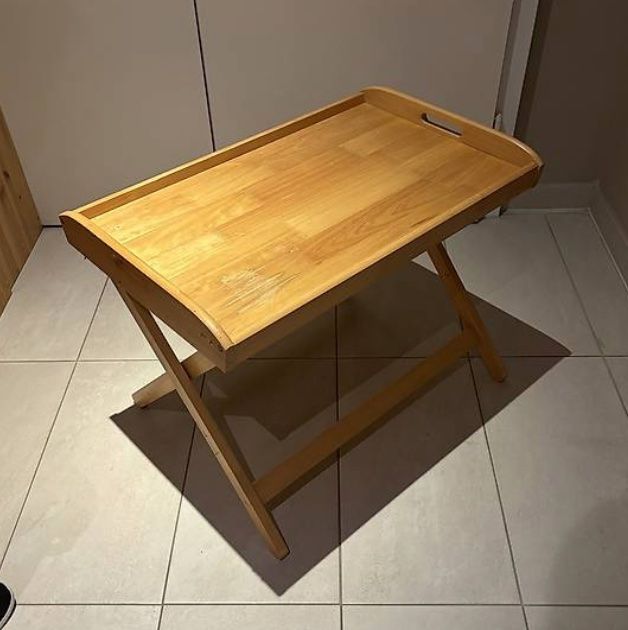 Ikea Tische: Table d'appoint en bois – Gebraucht aus La Croix (Lutry) von patricia150392