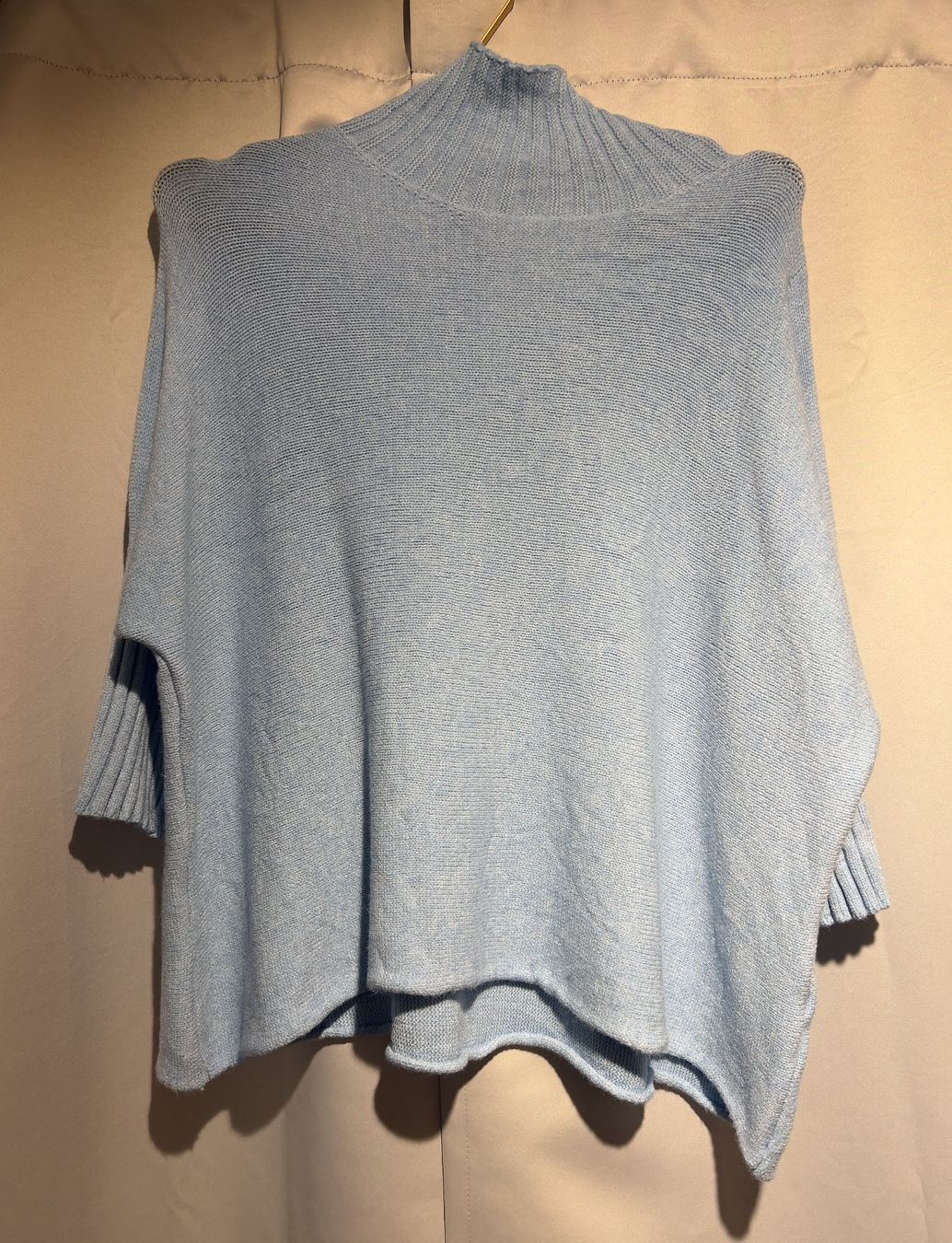 Maglioni & Felpe: Kurzarm-Pullover / Shirt in hellblau – Nuovo e nell'imballaggio originale da Zürich venduto da Naebeli 1