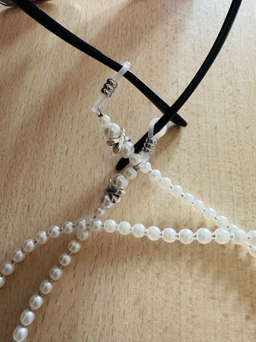Altro in  Abbigliamento & Accessori: Brillenkette mit Perlen – Nuovo e nell'imballaggio originale da Zürich venduto da Fabrizio1978 1