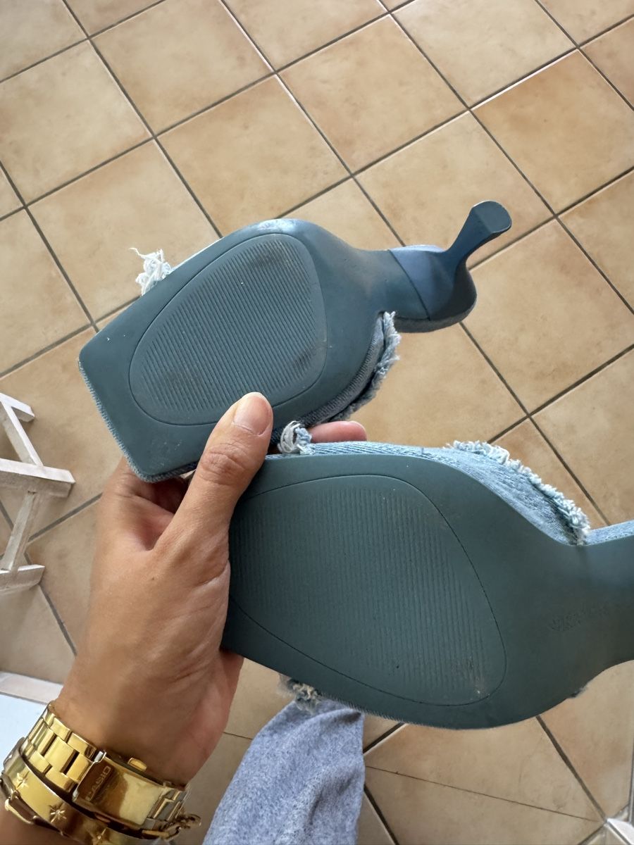 Damenschuhe: kitten heels en jeans  – Neu und originalverpackt aus Lonay von nei_79jc 5