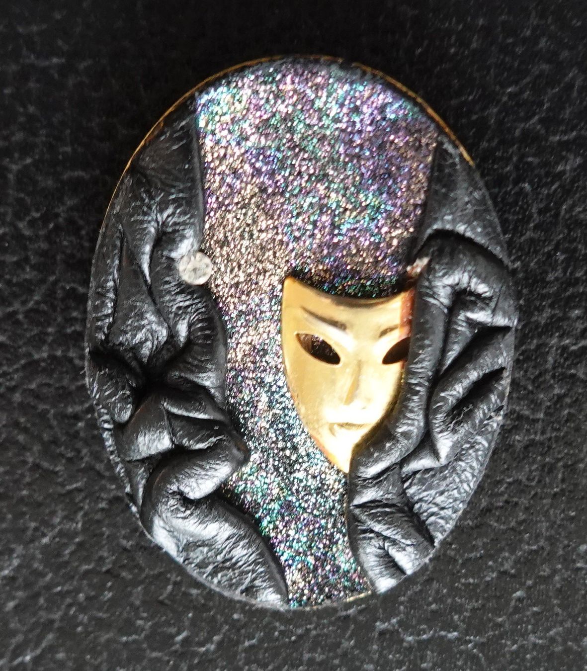 Broschen & Nadeln: Brosche mit Venezianermaske – Gebraucht aus Rheinfelden von bigi0956
