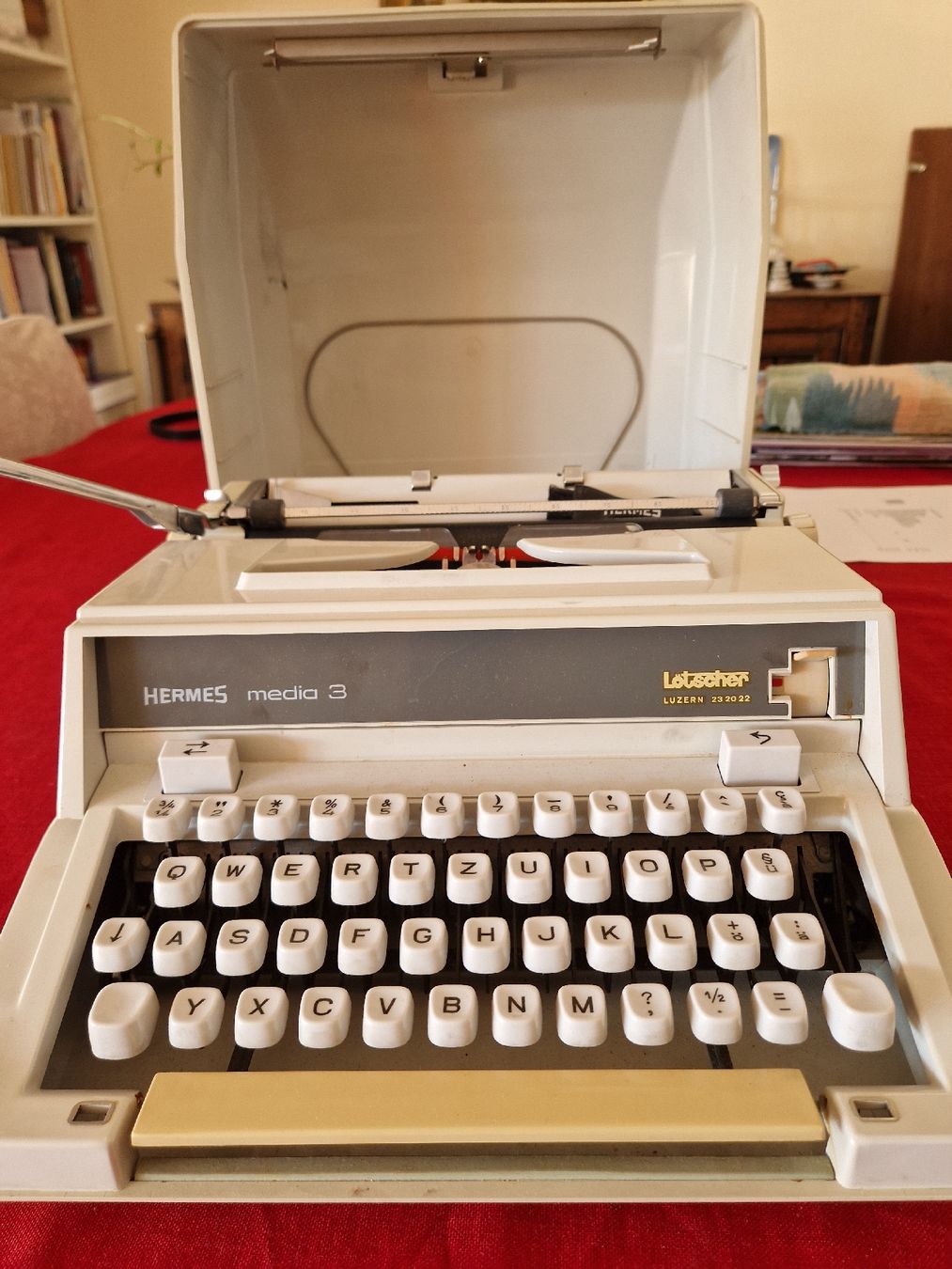 Hermès Schreibmaschinen: Machine à écrire. Hermes media 3. – Gebraucht aus Genève von che_7ghr 1