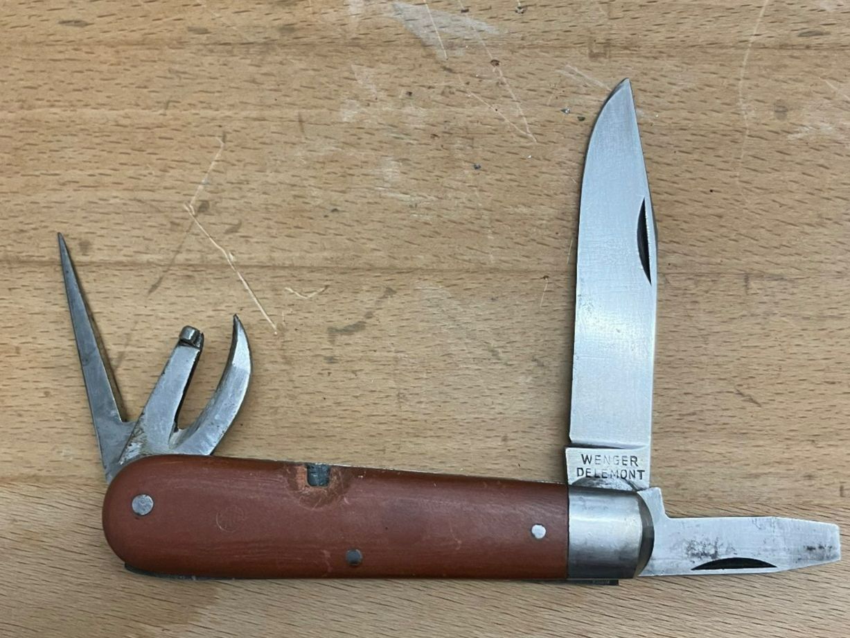 Schweizer Armee Coltelli tascabile: Couteau militaire Suisse Wenger 1942 – Usato da Cortaillod venduto da car_f6v6
