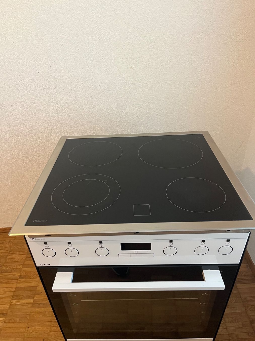 Electrolux Cuisinières: Backofen und Glaskeramik von Electrolux – D'occasion à bern par sanducci 6