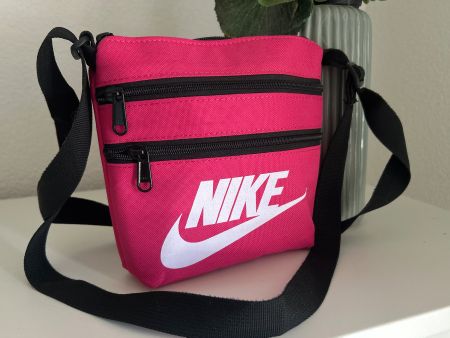 Umhängetasche pink mit aussen und innen Fächern