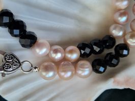 Perles de culture et obsidienne