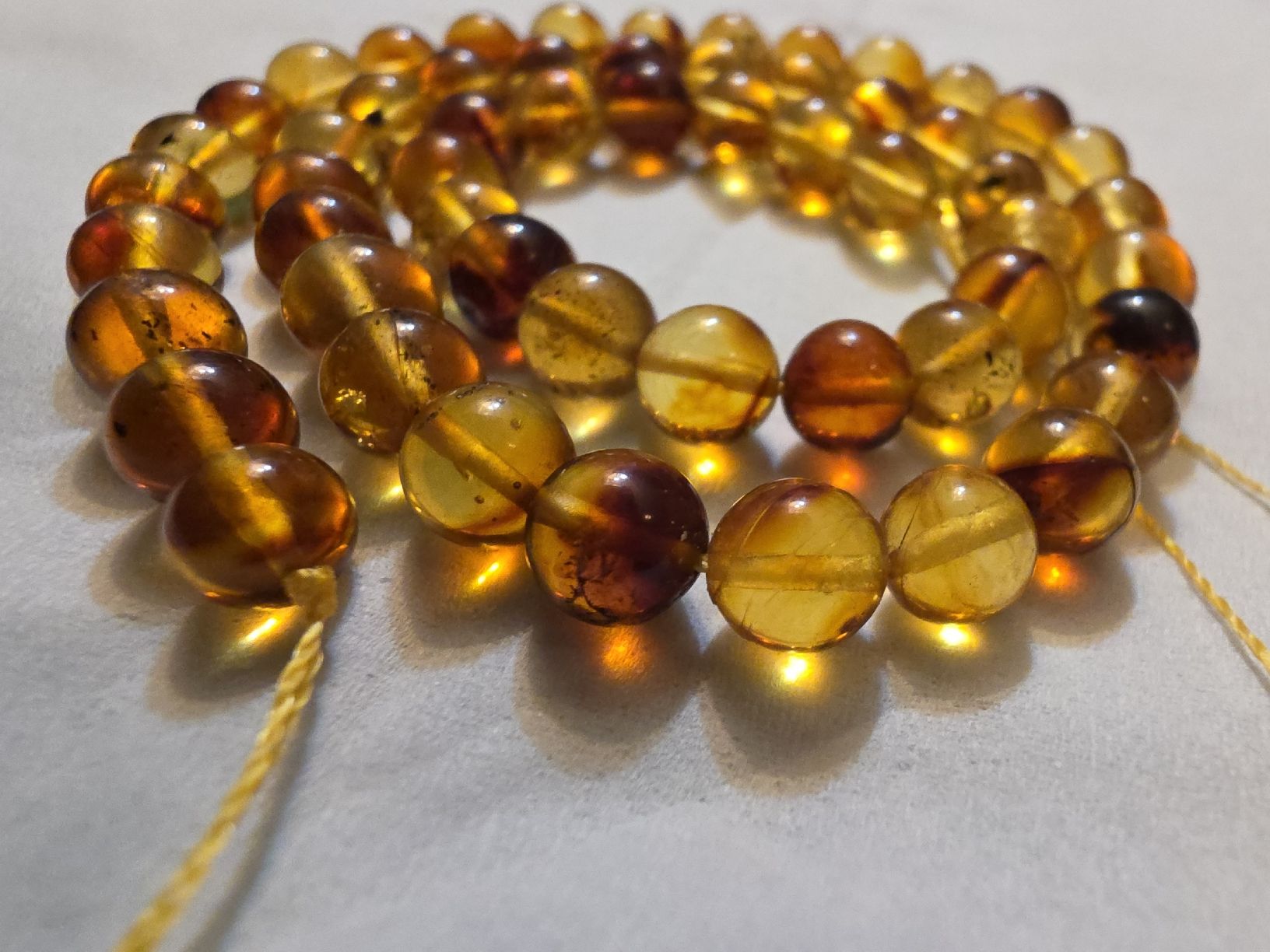Minerali & Pietre curative: Bernstein Amber rund 6mm. Strang – Nuovo e nell'imballaggio originale da Menziken venduto da Mirager 2