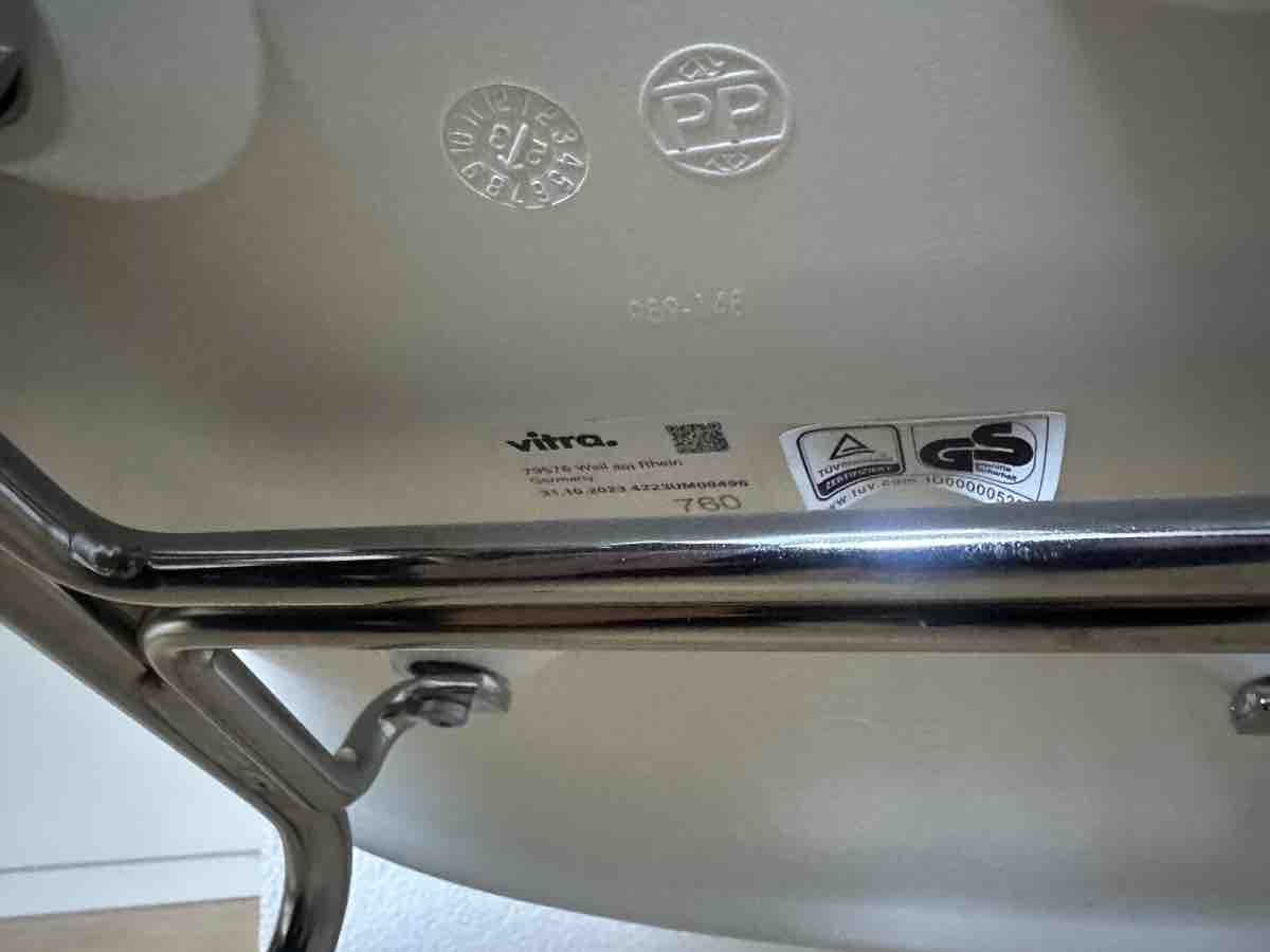 Vitra Stühle: Vitra Eames Plastic Armchair weiss – Neu (gemäss Beschreibung) aus Chur von Monbijou26 2